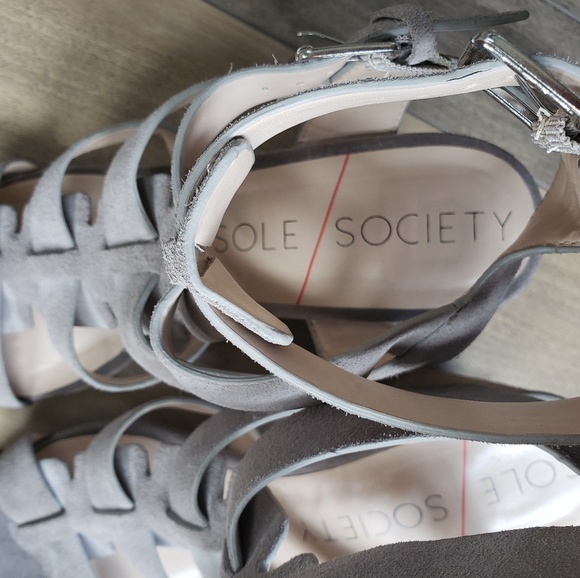 Gladiator Style Strappy Sandal Block Heels (Grey) - Picture 3 of 6